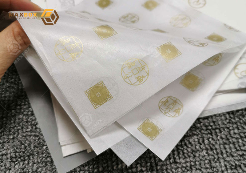 Giấy nến có khả năng chống ẩm tốt, khiến quần áo luôn khô ráo không gây mốc.