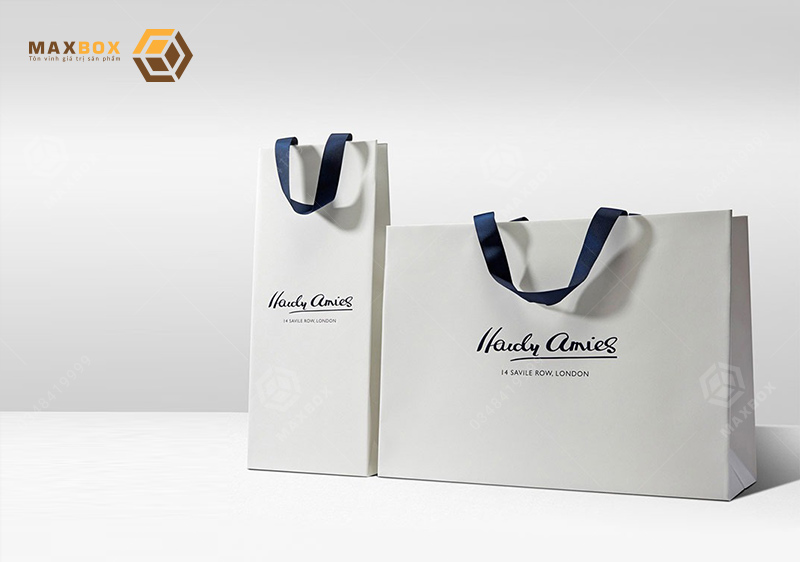Túi đựng quà tặng tại Maxbox được chúng tôi thiết kế với đủ kích thước và chất liệu